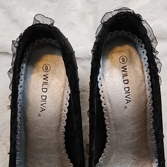 3/$15 Wild Diva Black Heels Pumps - Picture 4 of 12
